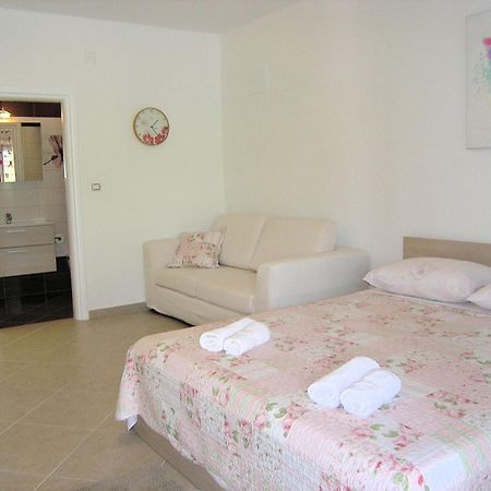 Apartments Iva Krk Town Esterno foto