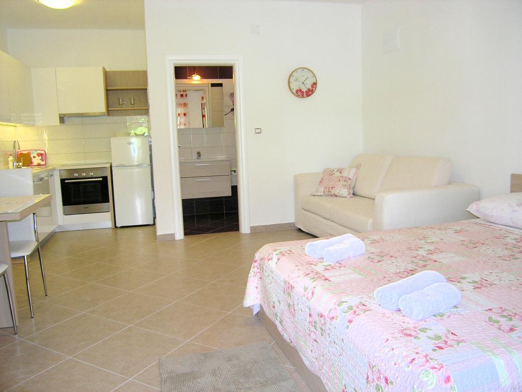 Apartments Iva Krk Town Esterno foto