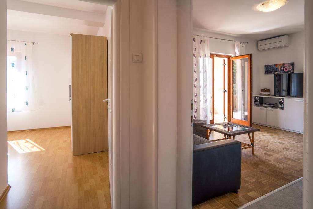 Apartments Iva Krk Town Esterno foto