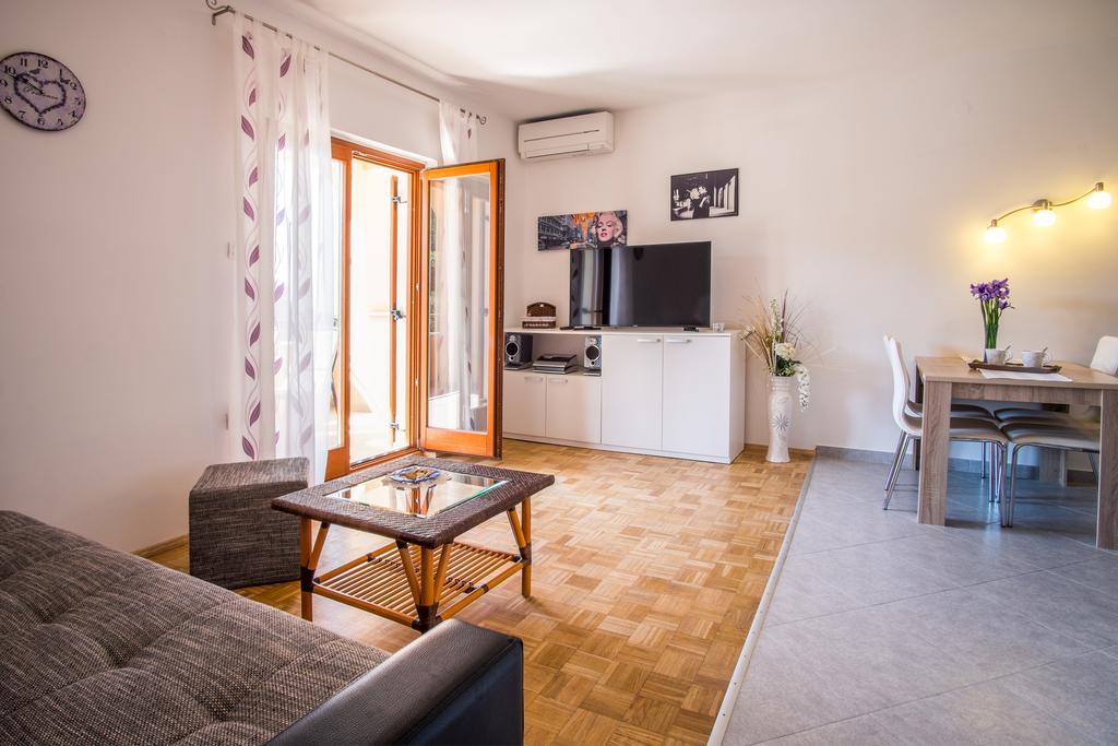 Apartments Iva Krk Town Esterno foto