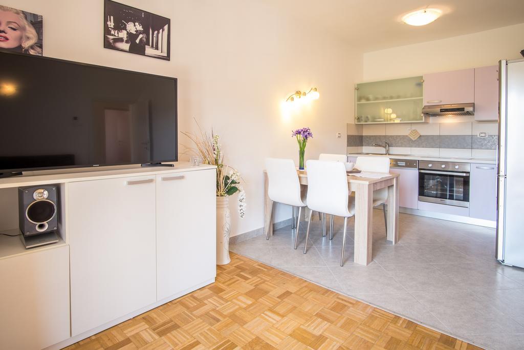 Apartments Iva Krk Town Esterno foto