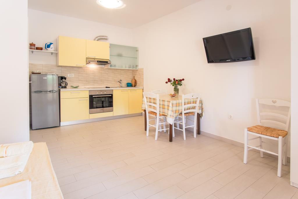 Apartments Iva Krk Town Esterno foto