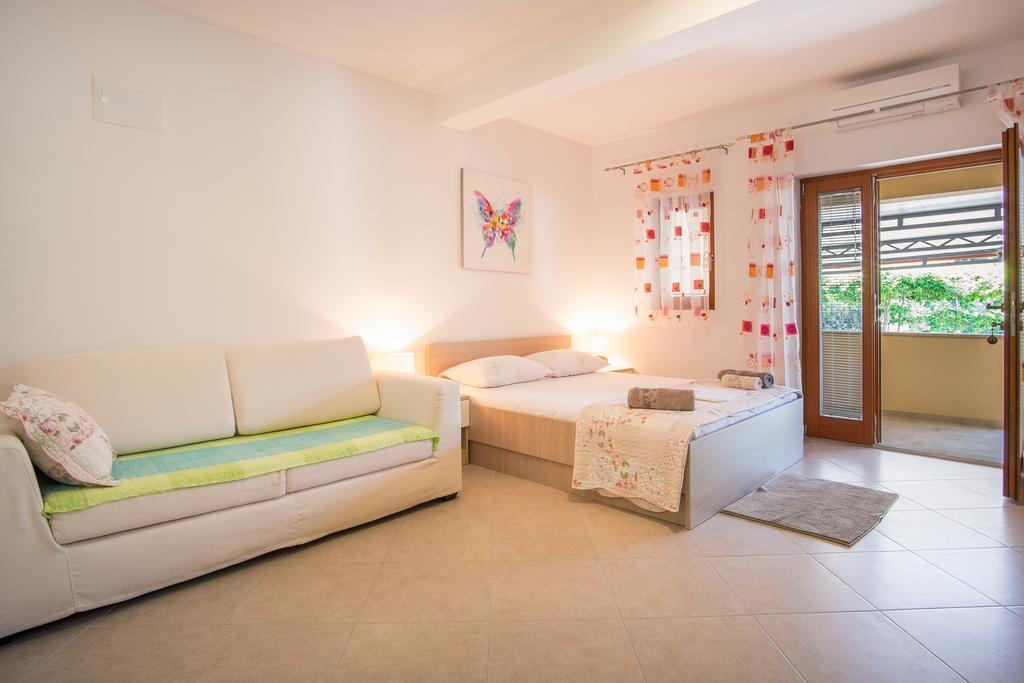 Apartments Iva Krk Town Esterno foto